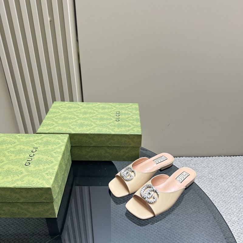 G*u*i slippers